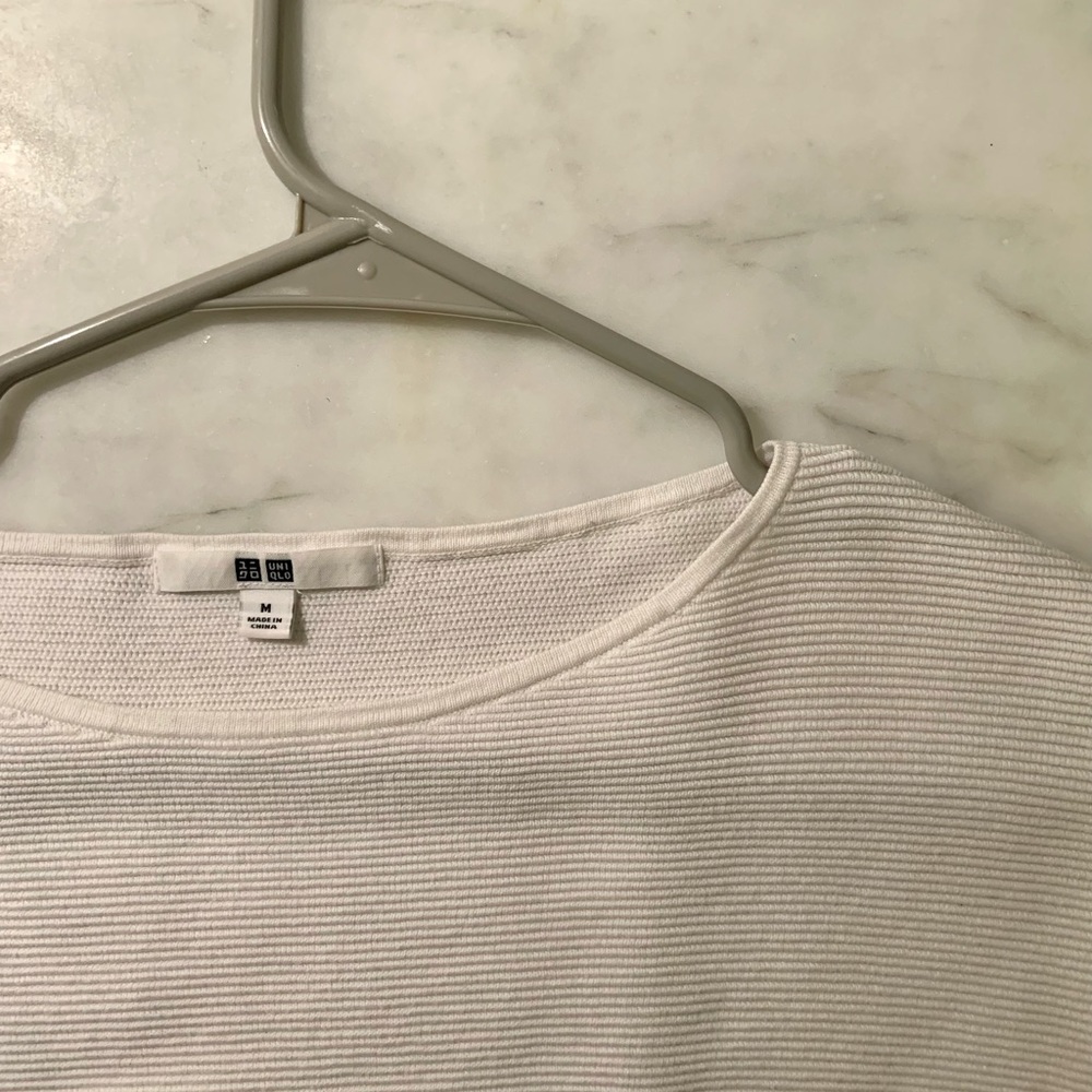 Uniqlo White Quarter-Sleeve Ribbed Crewneck Shirt